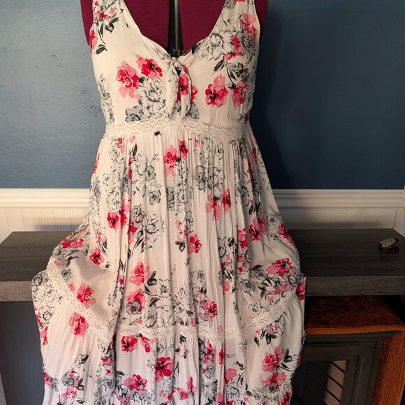 Beautiful Tiered Dress Torrid size 2 - Picture 1 of 5